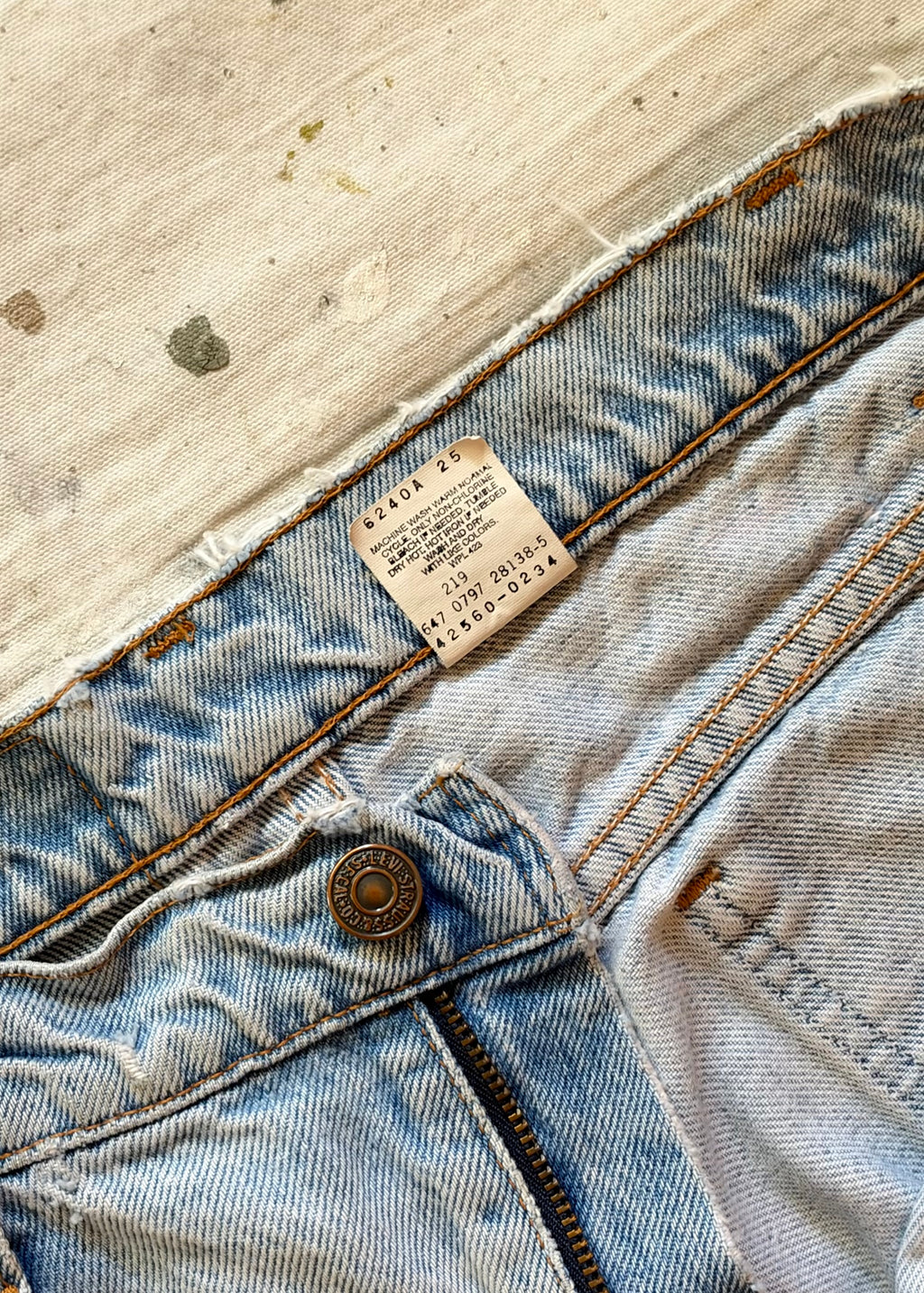 1990s Levi’s 560 Made in USA Distressed Jeans