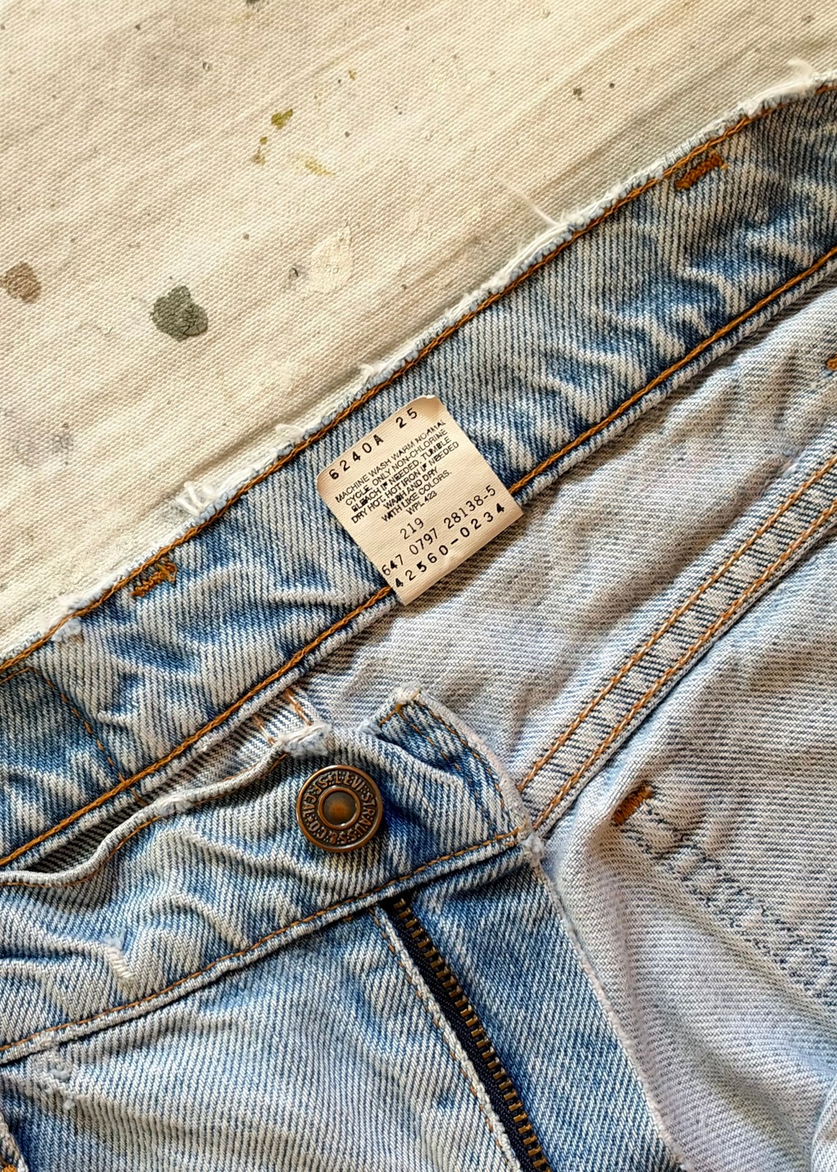 1990s Levi’s 560 Made in USA Distressed Jeans