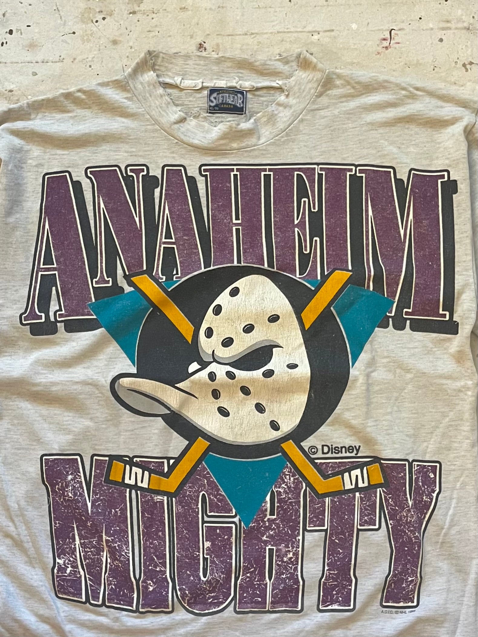 1990s Anaheim Mighty Ducks Distressed All Over Print T Shirt - XL