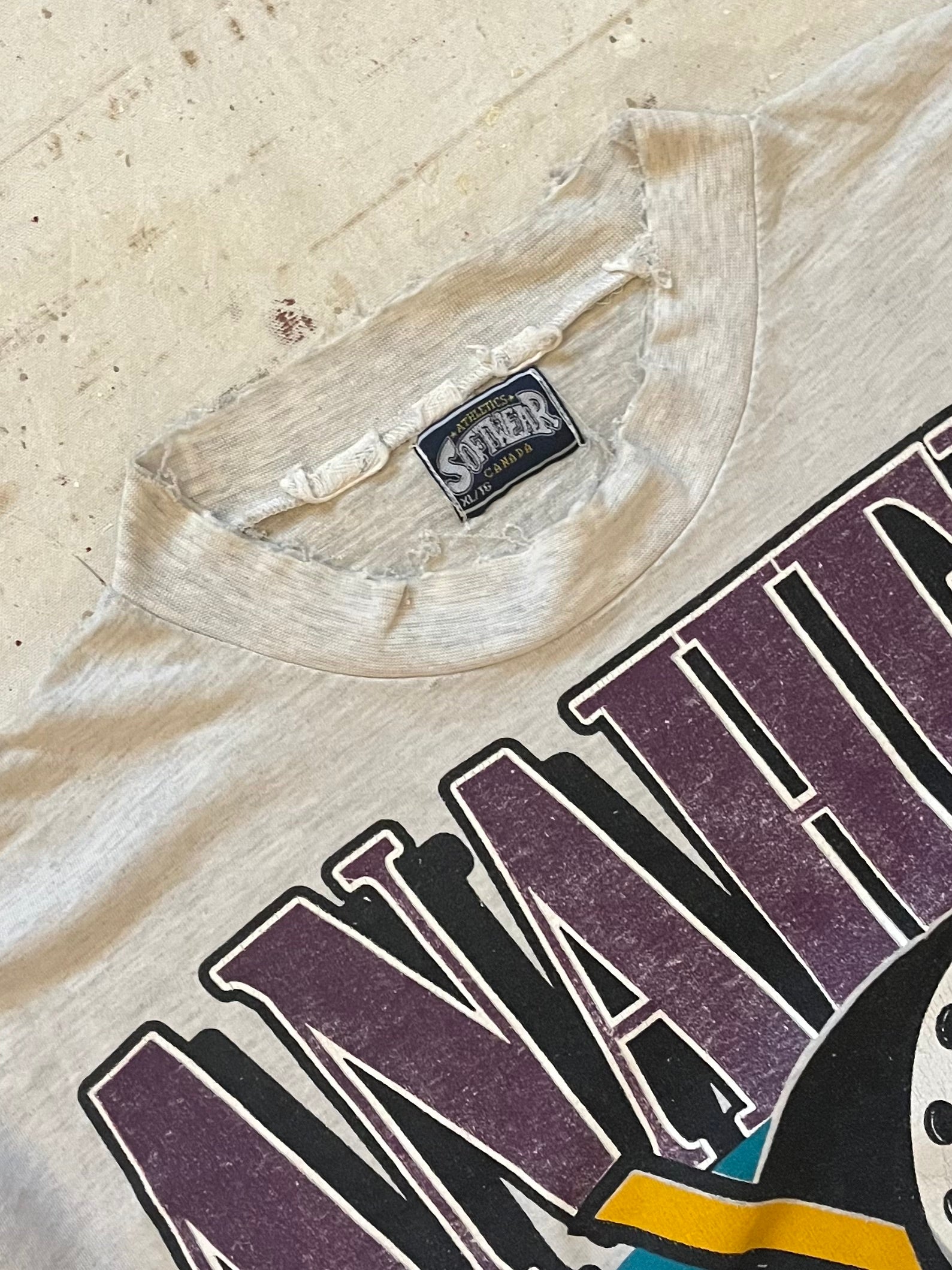 1990s Anaheim Mighty Ducks Distressed All Over Print T Shirt - XL